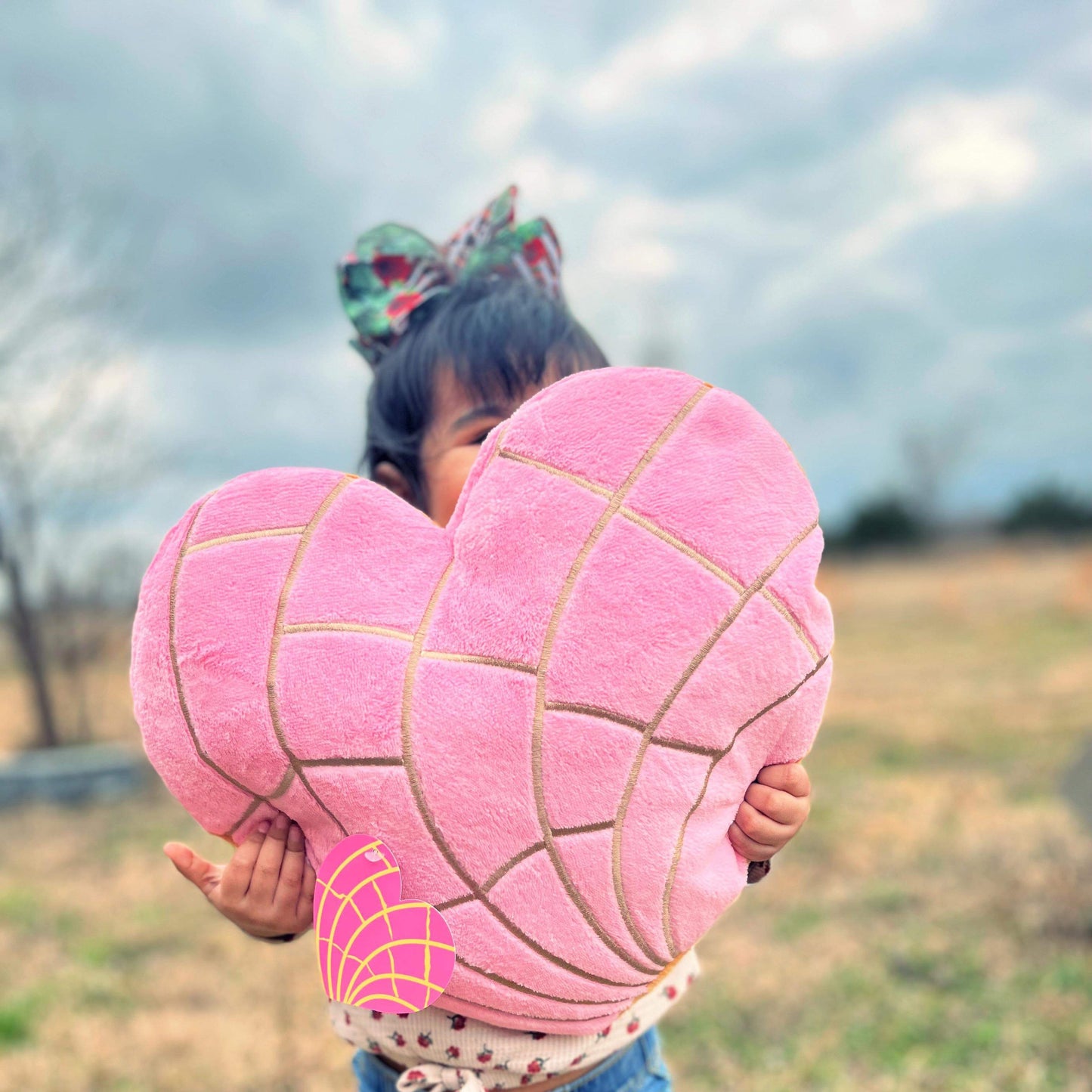 Concha Heart Pillow