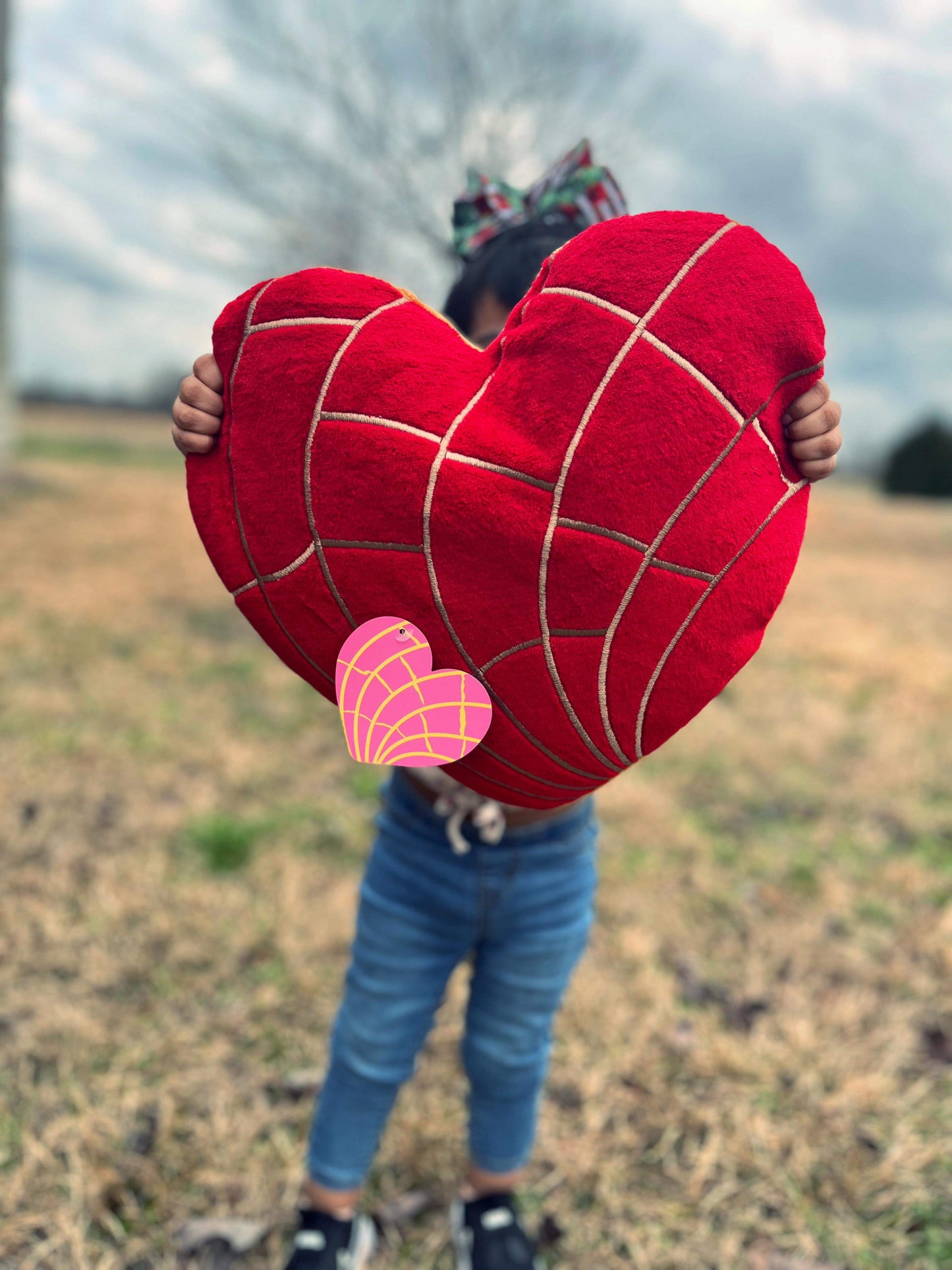 Concha Heart Pillow